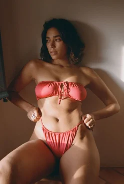 Bas de maillot tanga en polyamide recyclé | rouge 