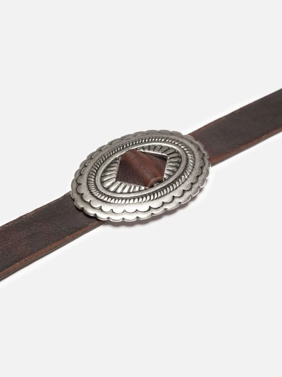 Ceinture en cuir au tannage végétal | marron "western concho silver belt dark brown"