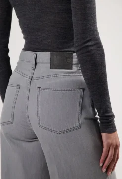 Jean ample en coton bio et recyclé | gris clair 