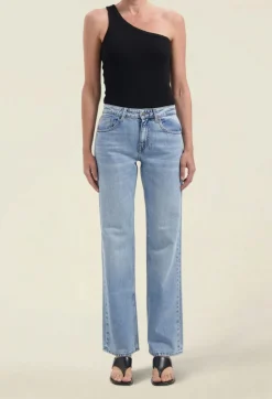 Jean droit en coton bio et recyclé | bleu clair "carry mid straight - light stone vintage"