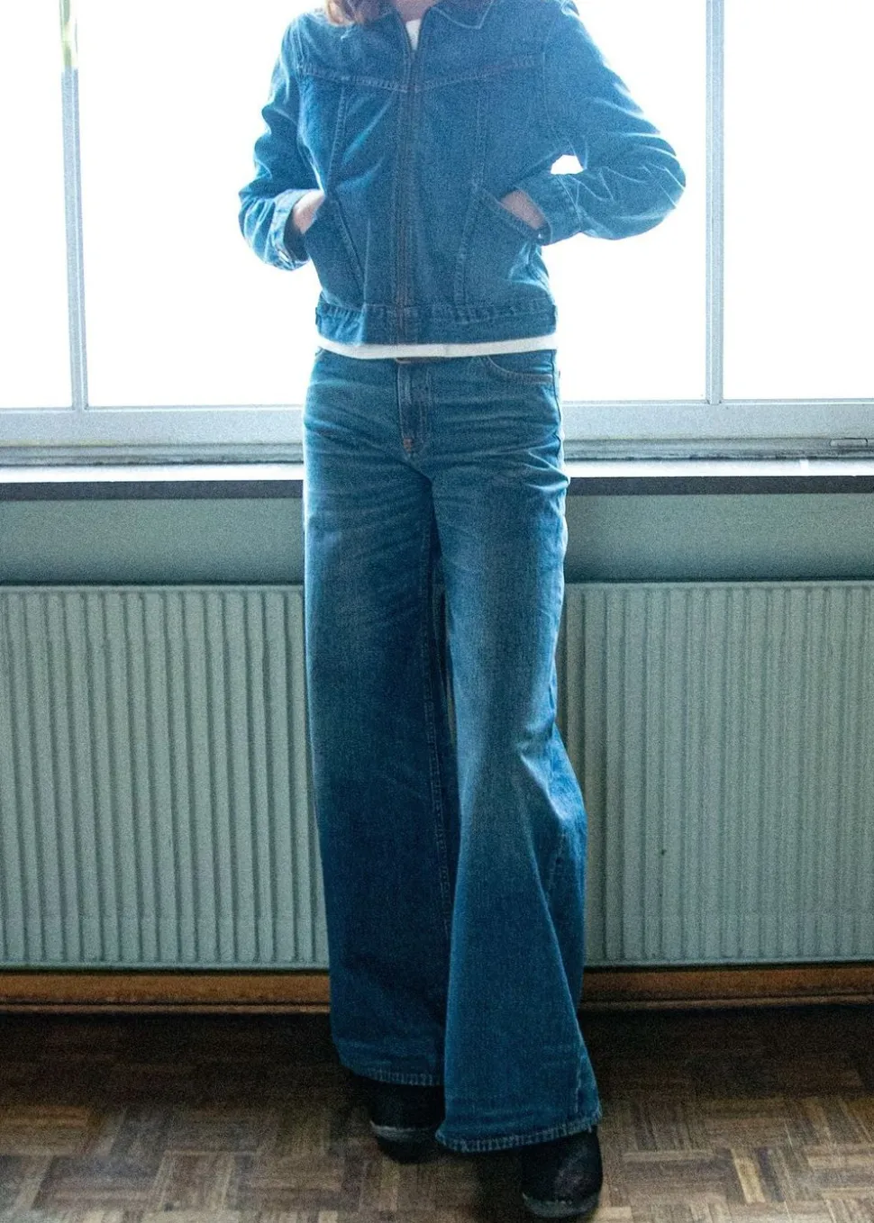 Jean large évasé en coton bio | bleu "sonic sue orange painter"