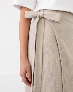 Jupe portefeuille en gaze de coton bio | écru "wrap skirt - washed sand"