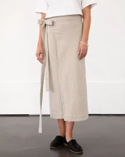 Jupe portefeuille en gaze de coton bio | écru "wrap skirt - washed sand"