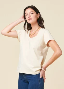 Le t-shirt décolleté écru