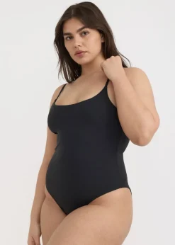 Maillot une pièce en matières recyclées | noir "swim open back one-piece - black"