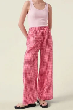 Pantalon léger en coton bio et polyester recyclé | vichy rouge rose "crush pants - vichy red pink"