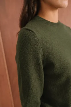 Pull droit en laine mérinos recyclée | olive