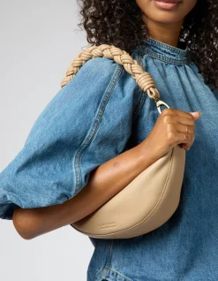 Sac à bandoulière en cuir certifié | dark-sand "leo midi - dark sand soft grain (twisted handle)"