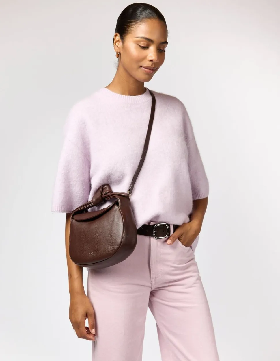 Sac à main en cuir certifié | chocolat " coco croissant chocolate soft grain leather"