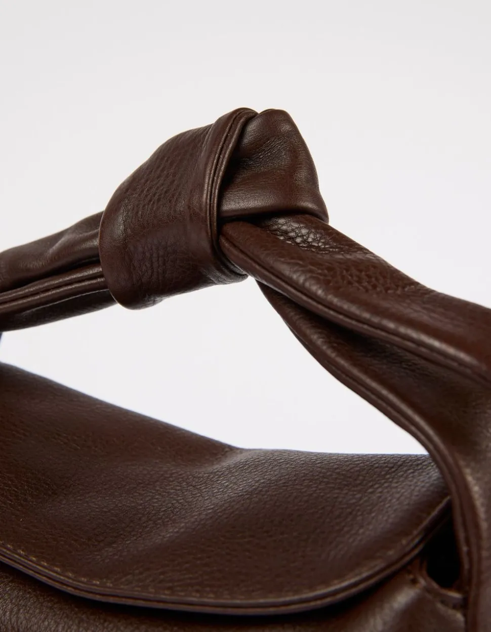 Sac à main en cuir certifié | chocolat " coco croissant chocolate soft grain leather"
