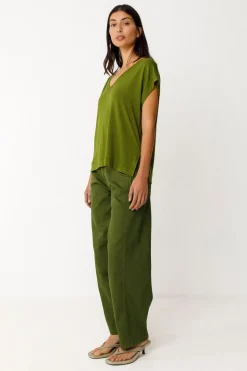 T-shirt col v en tencel | vert "camiseta zur-10 - dark green"